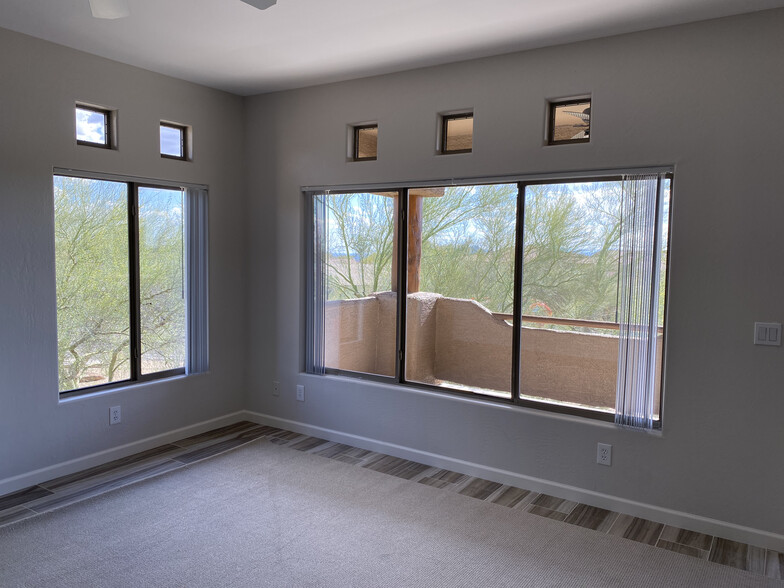 Building Photo - 8880 E Paraiso Dr