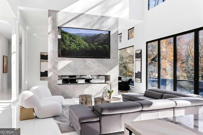 Building Photo - 3600 Lower Roswell Rd