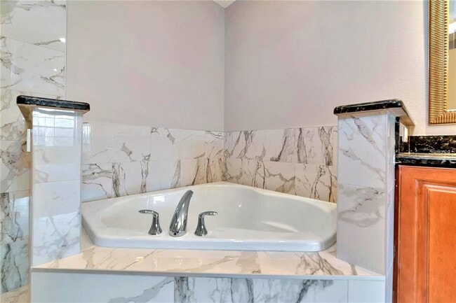 Building Photo - 7702 Lake Vista Ct