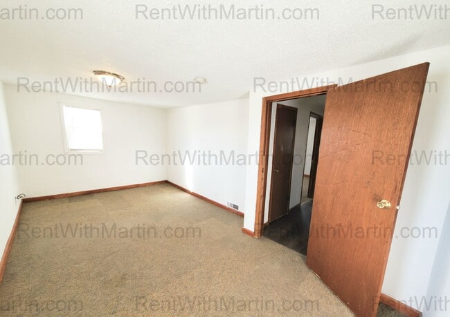 Building Photo - 919 Oneida St