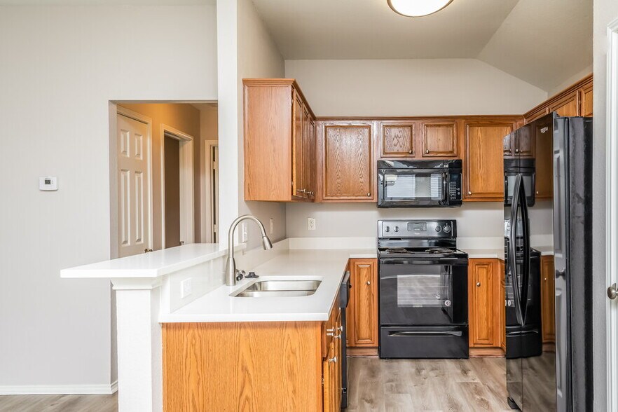 Building Photo - 120 Meadow View Ln