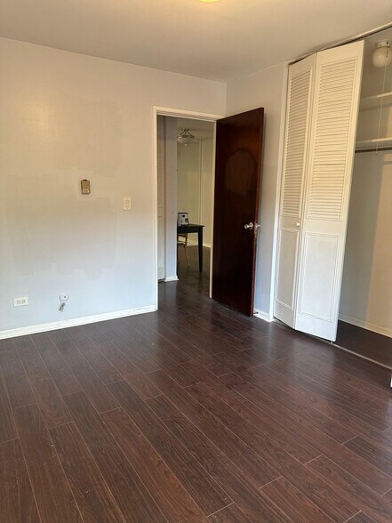 Building Photo - 3815 N Pine Grove Ave