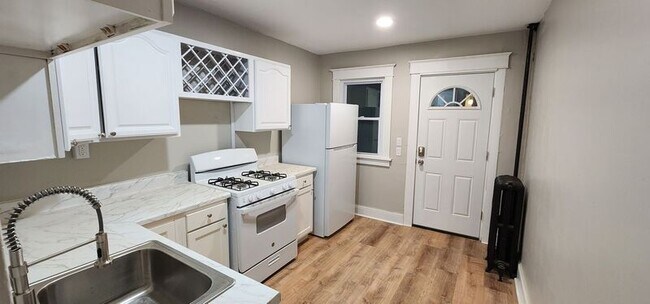 Building Photo - 46 Genesee St