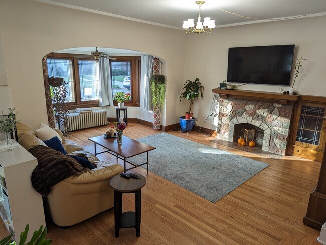 Primary Photo - 2360 N 72nd St