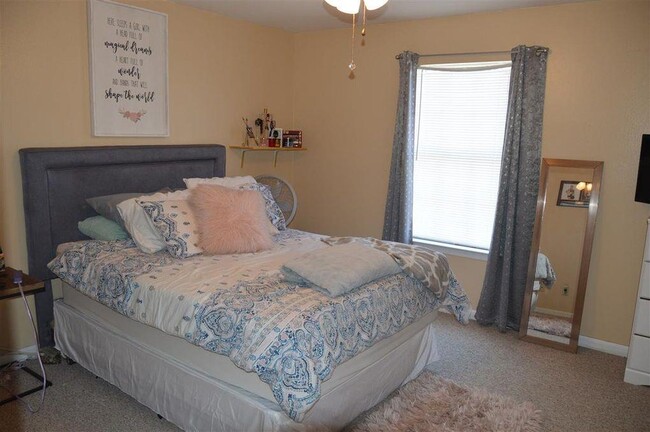 Building Photo - 2173 Timberwood Cir S