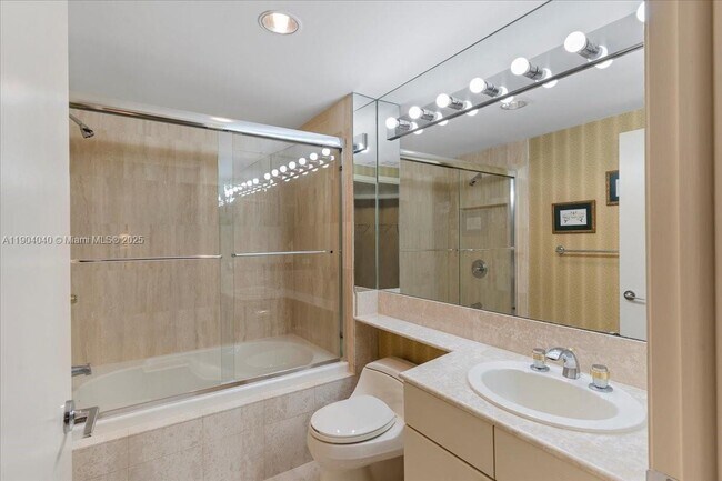 Building Photo - 2000 Island Blvd