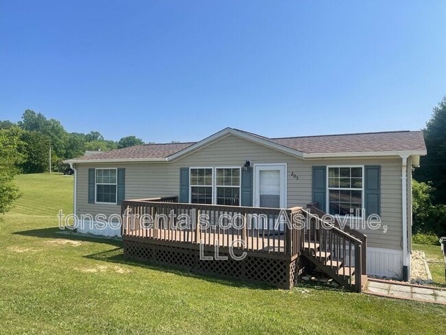 Primary Photo - 205 Wormie Ln