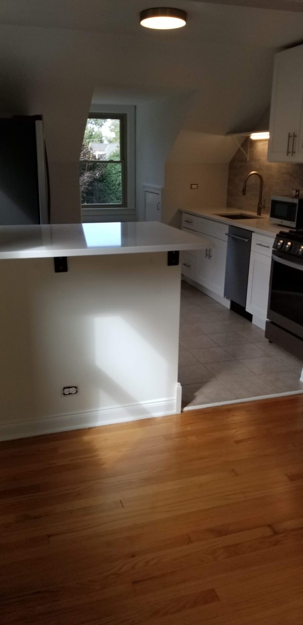 Unit 2 - 679 Park Ave W