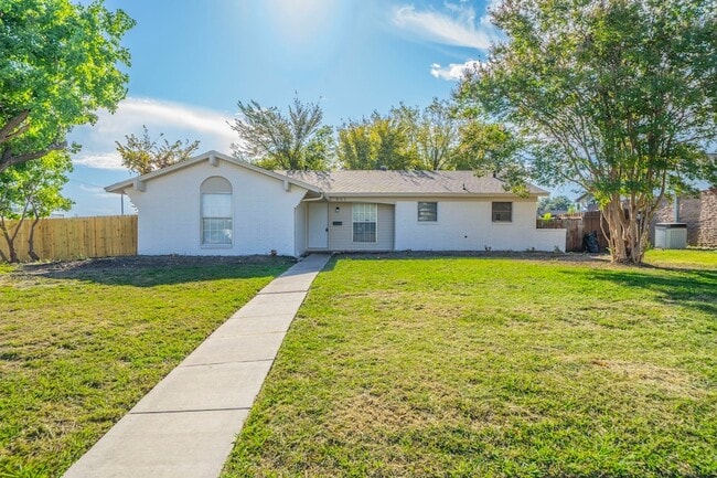 Primary Photo - 802 Birchwood Dr
