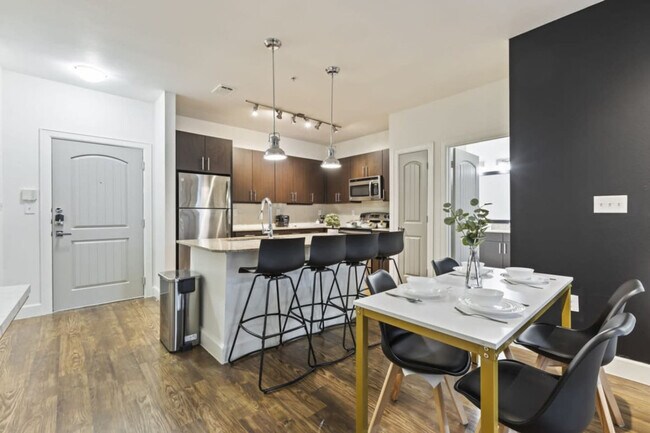 Building Photo - 5725 Town and Country Blvd