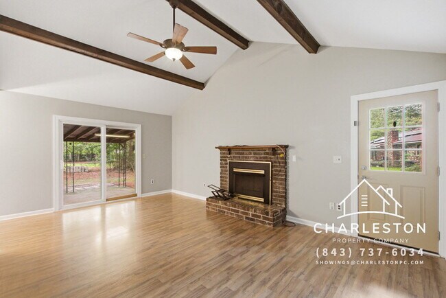 Building Photo - 2067 Dogwood Rd