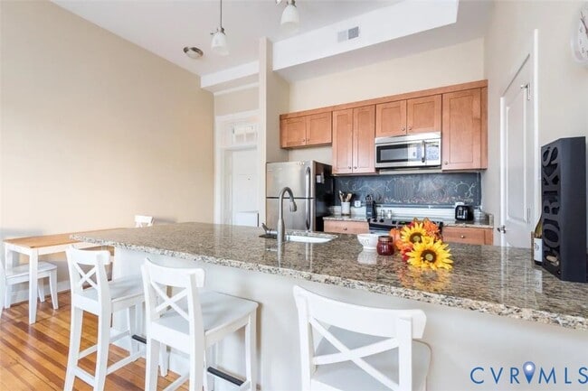 Building Photo - 1144 W Grace St