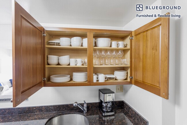 Building Photo - 10 Magazine St