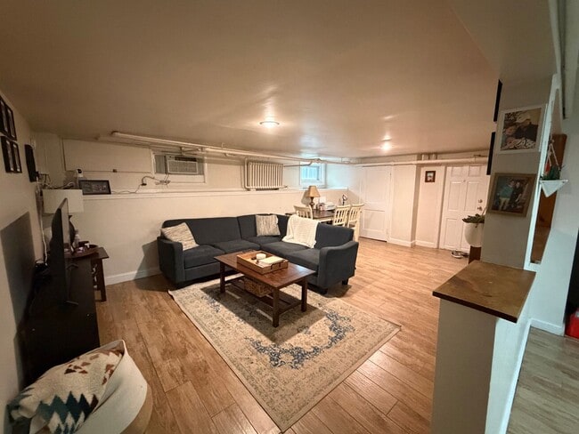 Building Photo - 1 bedroom apartment in EASTPORT!