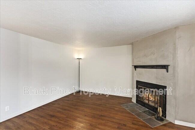 Building Photo - 3675 S Gekeler Ln