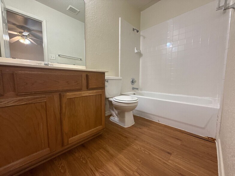 Building Photo - 2808 Cantabrian Dr