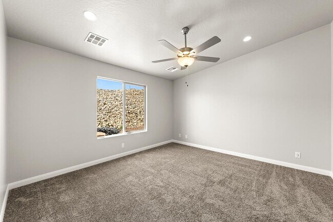 Building Photo - 2120 E Yant Flt Dr