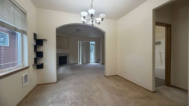 Building Photo - Spacious 3 Bedroom, 3 Bath End-Unit Condo – Parkview Village, Lynnwood