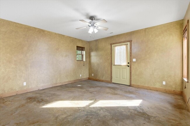 Building Photo - 102 N Gaw St