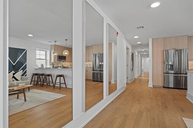 Building Photo - 525 Ave E