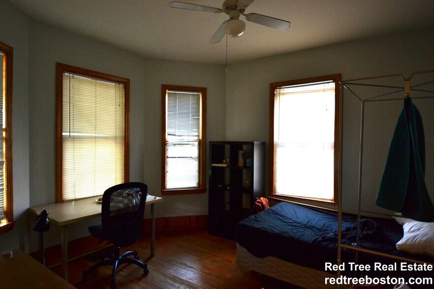 Building Photo - 12 Bennett St