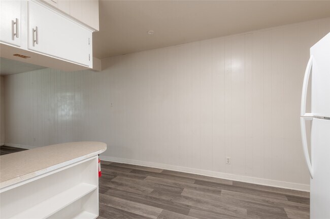Building Photo - 525 12th St