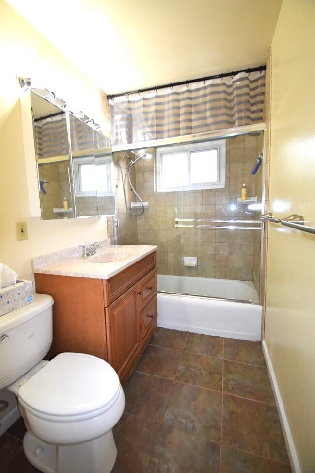 Building Photo - 2070 Sierra Wood Dr