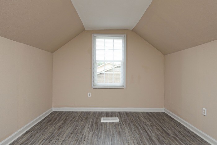 Building Photo - 5817 Carriage Brook Rd