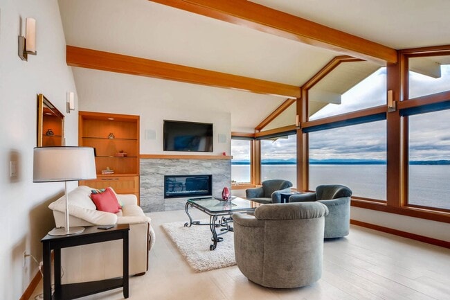 Building Photo - Blue Ridge Waterfront Home