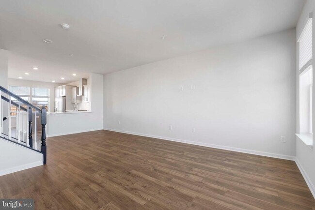 Building Photo - 462 Tiller St