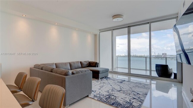 Building Photo - 2020 N Bayshore Dr
