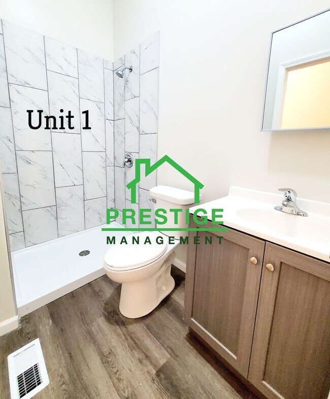 Building Photo - Updated 3 Bedroom Apartment