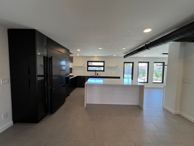 Building Photo - POOL HOME IN SHEFFIELD ESTATES!
