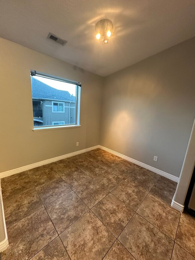 Building Photo - $750 Off Upon Move In! 2 Bed 2 Bath Home f...