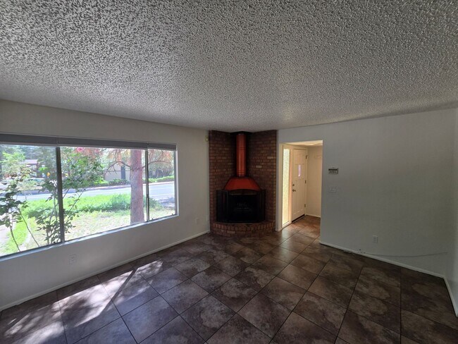 Building Photo - 3885 N Fanning Dr