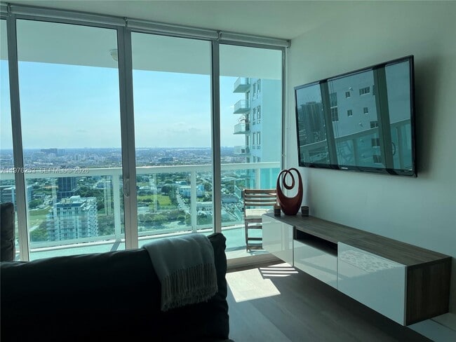 Building Photo - 1800 N Bayshore Dr