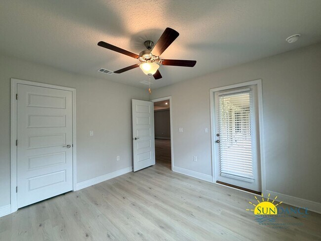 Building Photo - Beautiful 4-Bedroom Home in Quiet Crestview Cul-de-Sac!