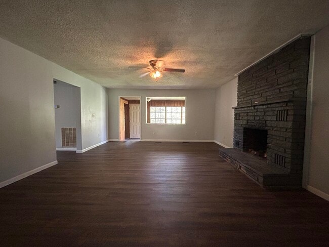 Building Photo - 25 Arrowhead Dr