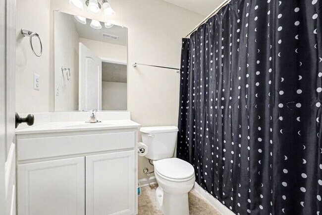 Building Photo - 2444 Drake Ln