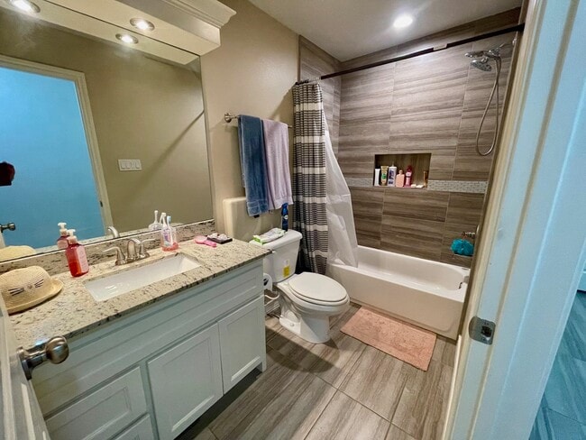 Building Photo - 1918 Aransas Pass Dr