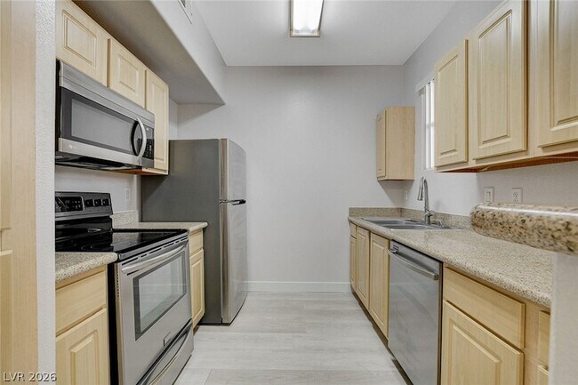 Building Photo - 8000 W Badura Ave