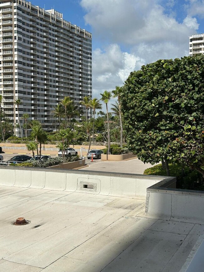 Building Photo - 1950 S Ocean Dr