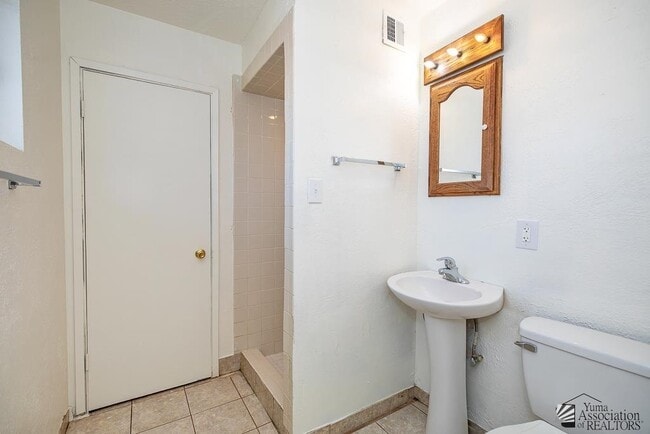 Building Photo - 1314 E 23rd Pl