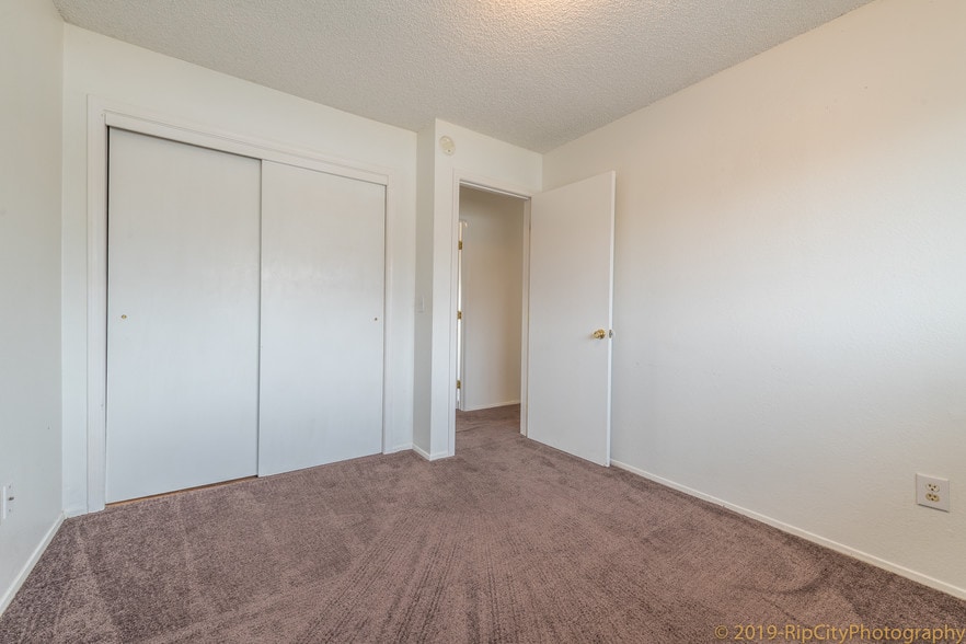 Building Photo - 9512 N Oswego Ave