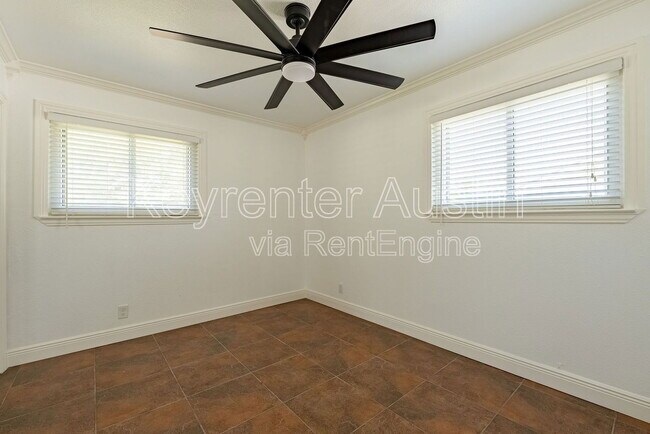 Building Photo - 902 Speer Ln