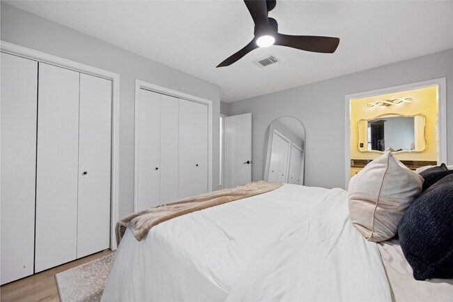 Building Photo - 1114 Tiki Dr