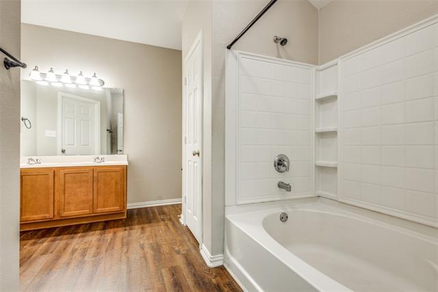Building Photo - 612 Cove Ct