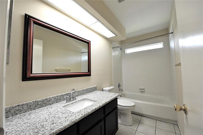 Building Photo - 2115 Braesmeadow Ln
