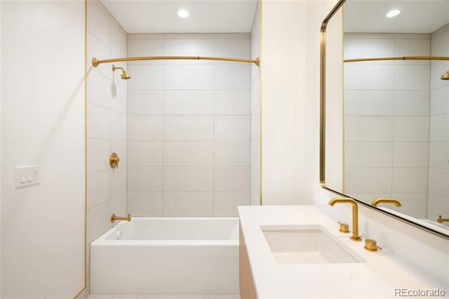 Building Photo - 3520 Chestnut Pl