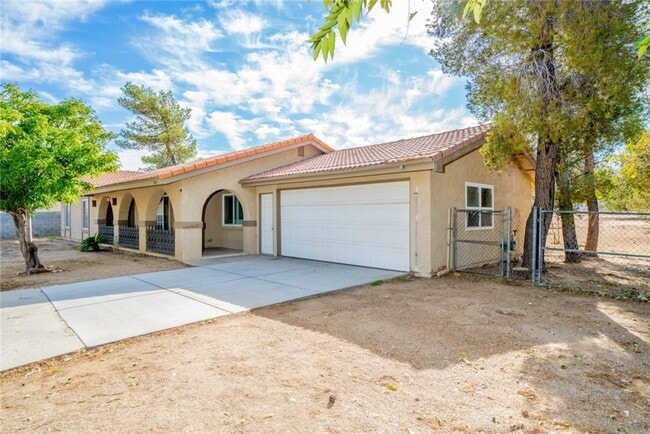 Building Photo - 17433 Sultana St